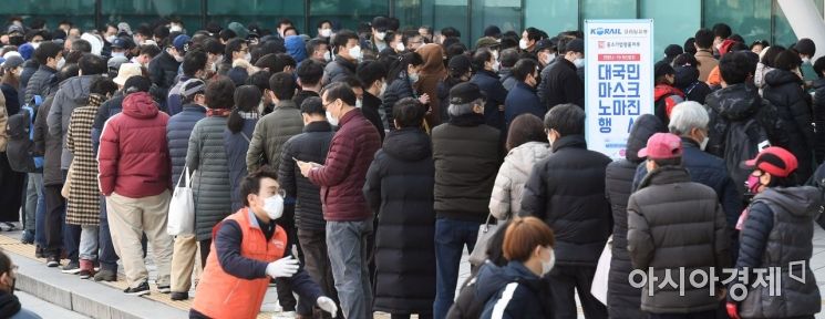 [포토] 길게 줄 선 시민들