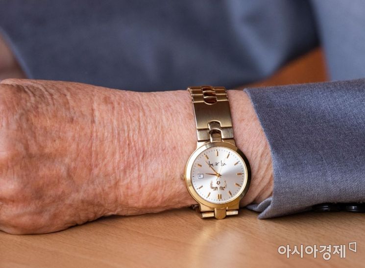 朴 청와대 관계자 "이만희 '박근혜 시계'는 가짜…금장 제작한 적 없어"