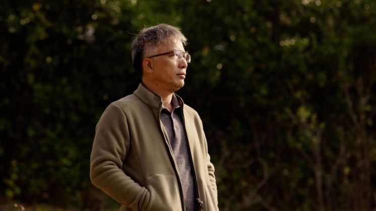 [이종길의 영화읽기]냉이 캐고 들꽃 꺾어…엄마, 상 차려 드릴게