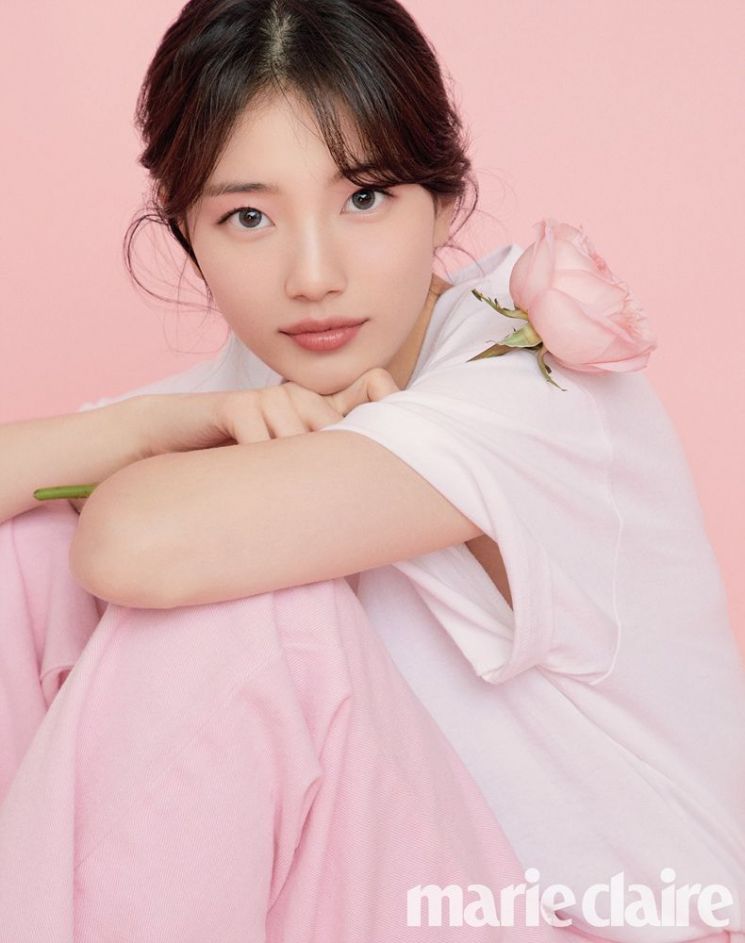 말린장미(MLBB) 립스틱을 바른 수지