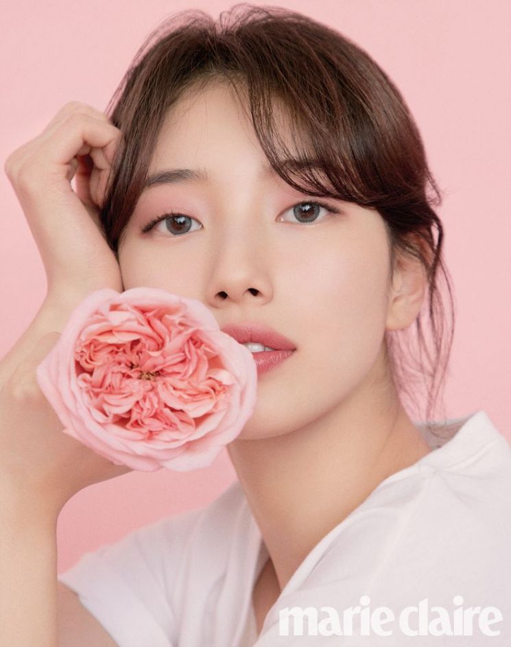 수지가 데일리 립스틱으로 즐겨 사용하는 MLBB 립컬러