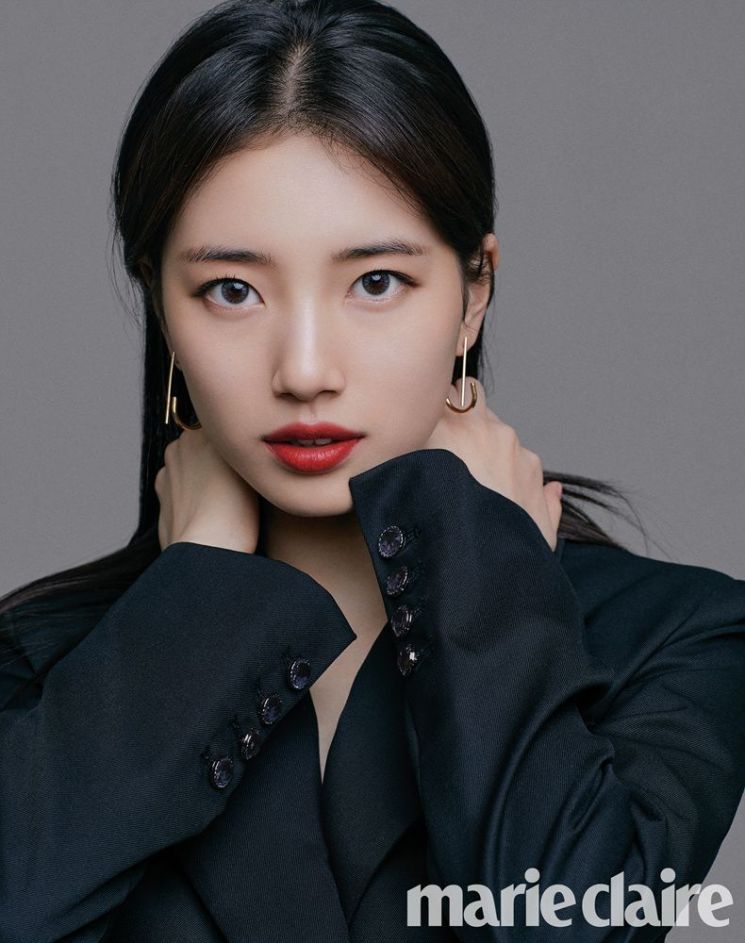 오렌지레드 컬러를 바른 수지