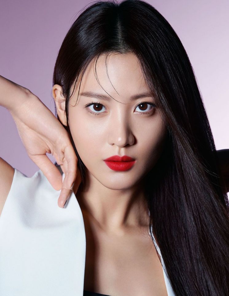 SUQQU로 첫 번째 뮤지로 발탁된 배우 수현