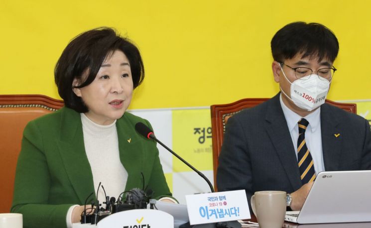 정의당 "박근혜, 선거법 위반으로 검찰 고발" 