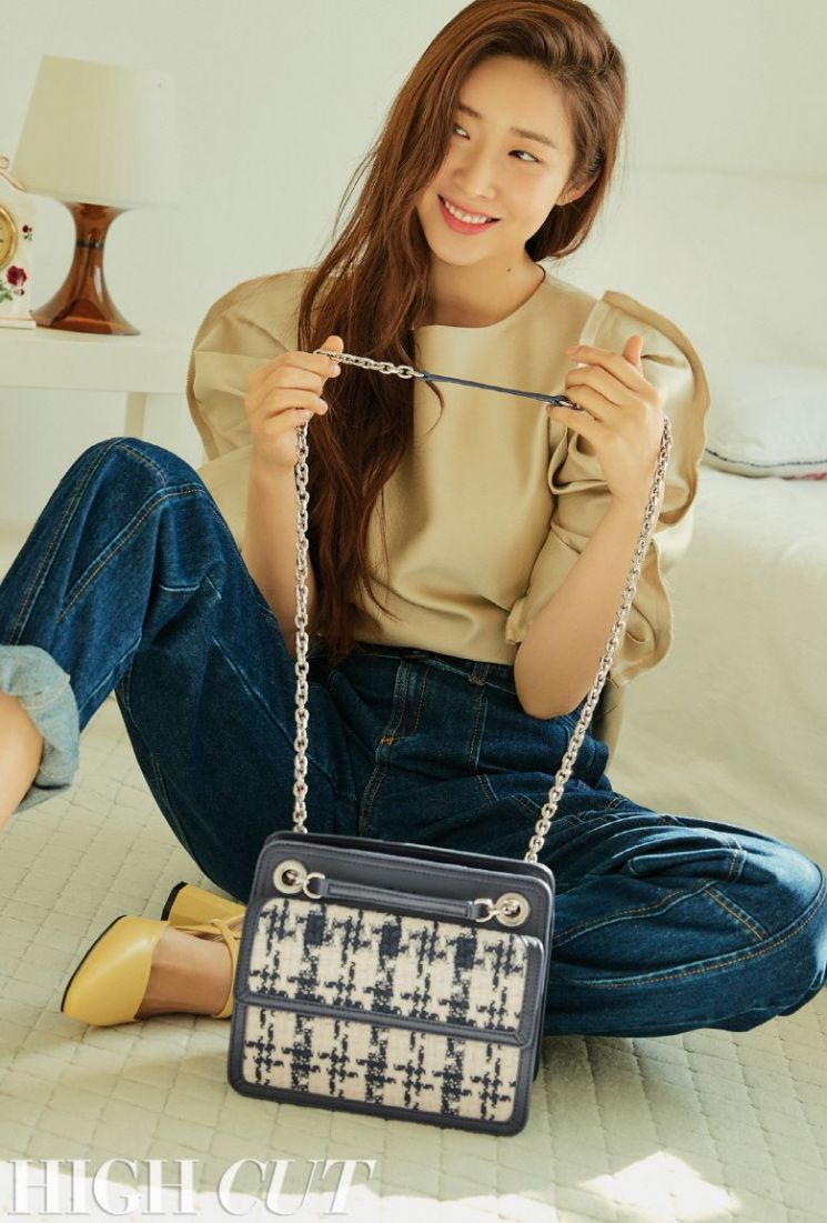 ‘포멜카멜레(FORMEL CAMELE)'와 함께한 차정원의 패션화보