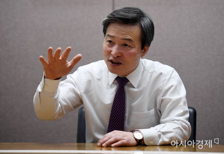 [아시아초대석]조성목 서민금융연구원장 "서민 맞춤형 '가정경제주치의' 만들어야"