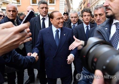 83세 베를루스코니 총리, 34세 애인과 결별…"30세 의원과 만남"