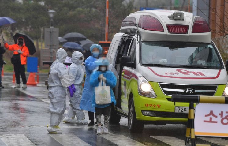 코로나19 확진자 7134명…어제 하루 367명 증가(상보)