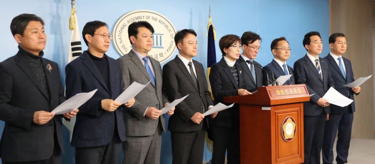 靑 출신 속속 민주당 경선 통과…26명 중 15명 승리 