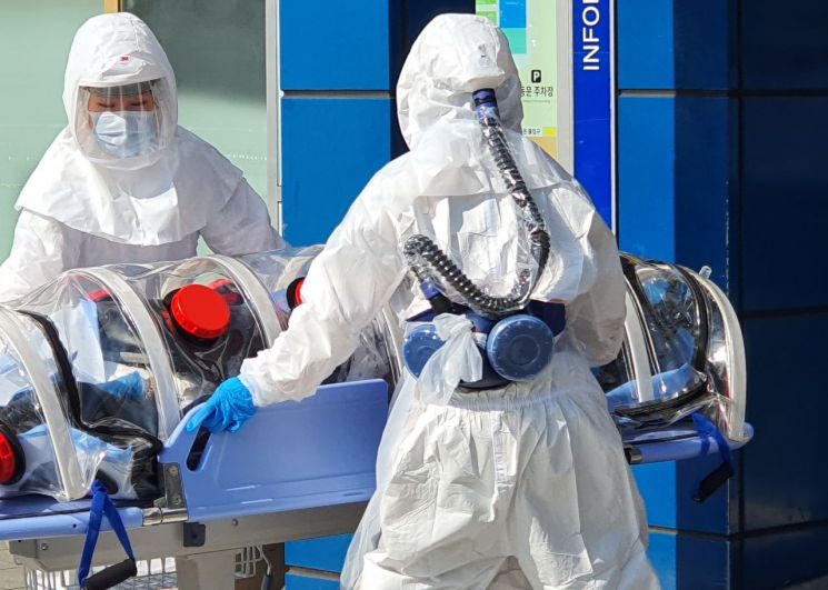 추적 범위 넘어선 집단감염 속출…역학조사 무용지물 우려