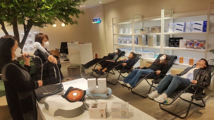 롯데百 미아점, 체험형 매장 '세라젬' '힐링팩토리' 개장