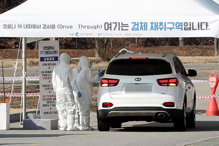 확진자 동선 공개 "사생활 침해 우려" vs "공익 우선" 