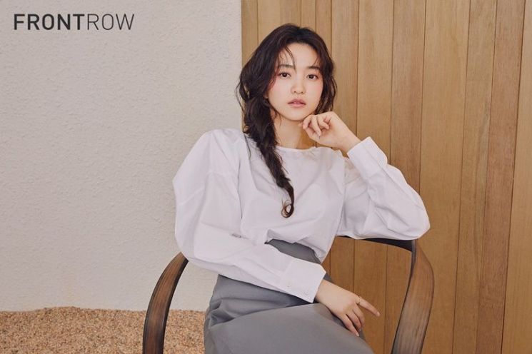 배우 김태리 프론트로우 화보.