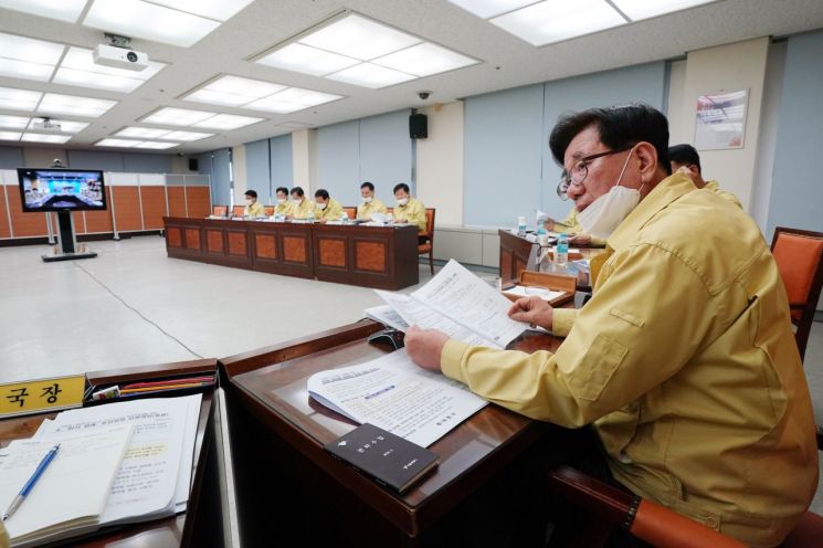[포토]유덕열 동대문구청장, 서울시장-구청장 긴급 비상대책영상회의 참여