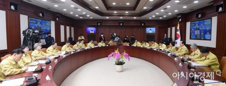 [포토] 코로나19 중대본회의 주재하는 정세균 총리