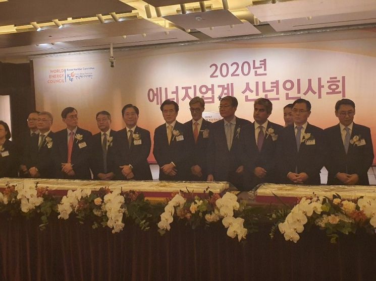 지난 1월21일 오후 5시 서울 중구 소공동 웨스틴조선호텔에서 열린 올해 에너지 업계 신년인사회에 참석한 인사들 모습. 맨 오른쪽이 정연인 두산중공업 사장.(사진=문채석 기자)