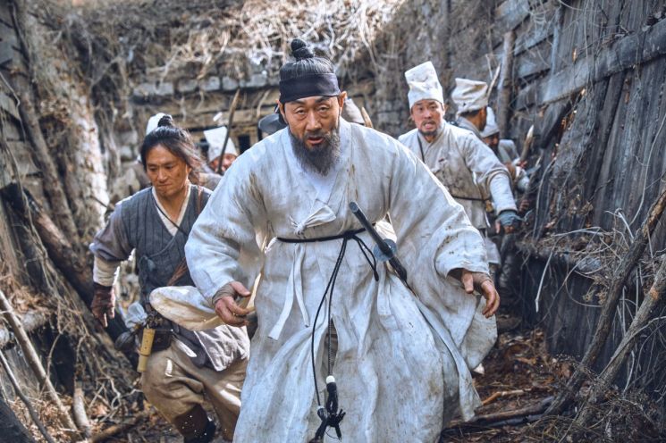[이종길의 영화읽기]역병보다 역한 권력의 민낯