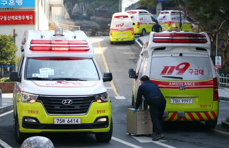 [속보]국내 코로나 79번째 사망자 '64세 여성'…만성신질환 앓아