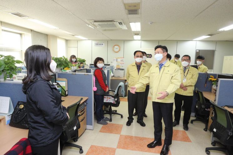 농식품부 차관, 가축위생방역지원본부 충남 전화예찰센터 방문
