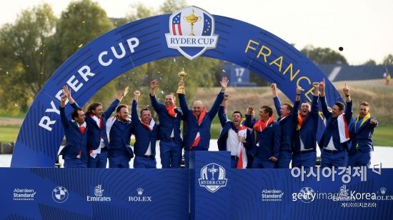 (Golf subject) The Guardian "Ryder Cup postponed"..."Until 2021"