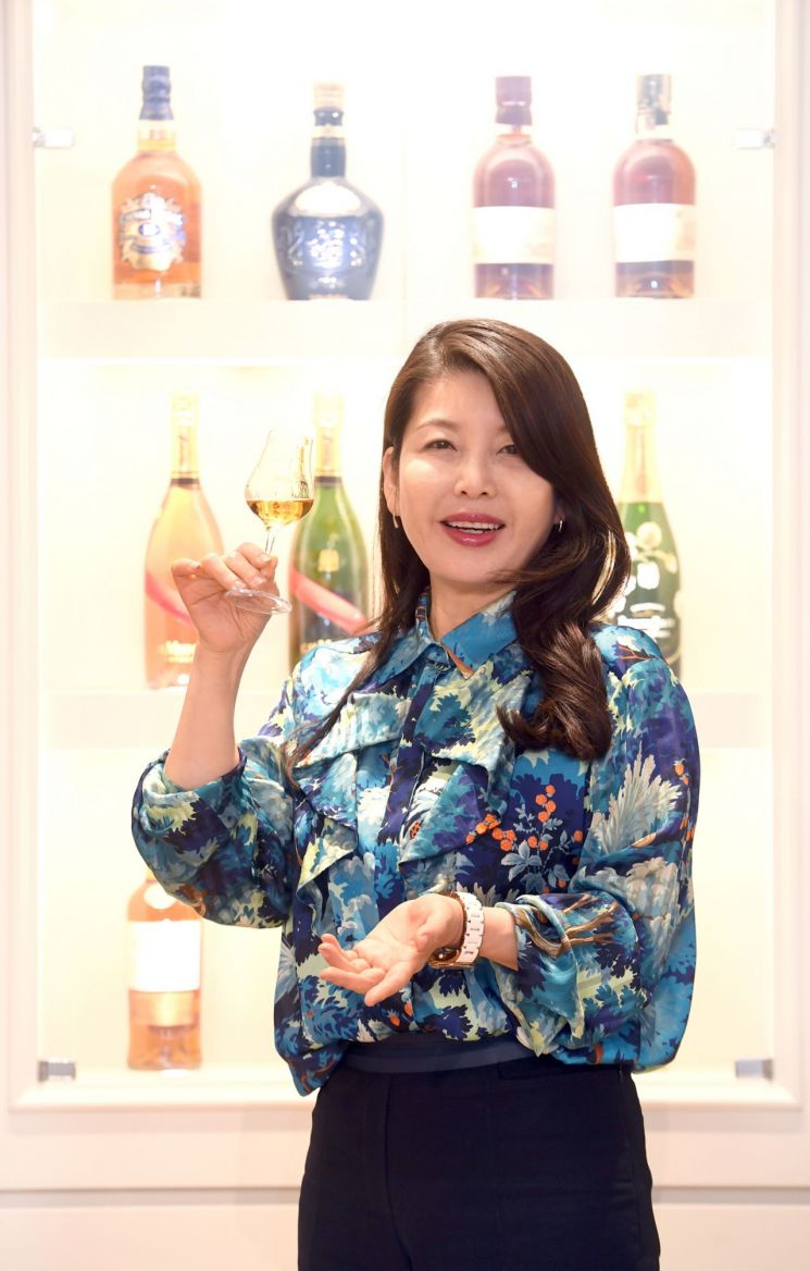 [유통 핫피플]마시는 즐거움 넘어 영감 주는 로얄살루트·더글렌리벳 만들겠다