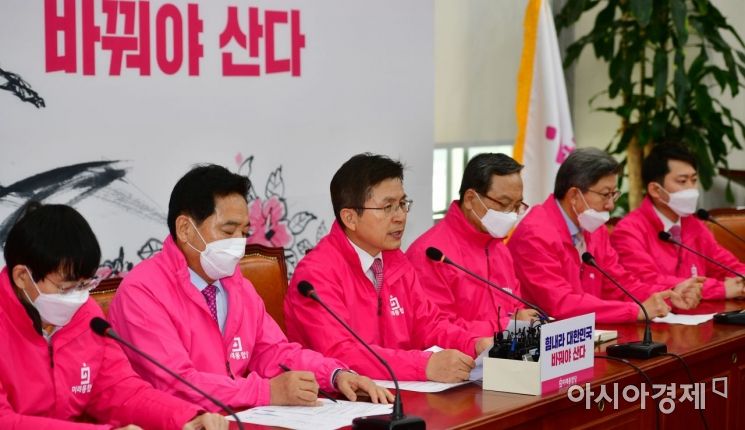 [포토] 중앙선대위 주재하는 황교안 대표