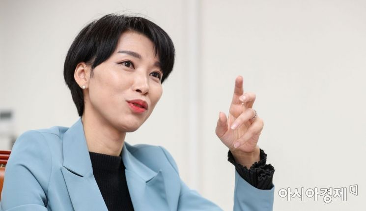 김정화 민생당 공동대표가 23일 서울 여의도 국회에서 인터뷰하고 있다./강진형 기자aymsdream@