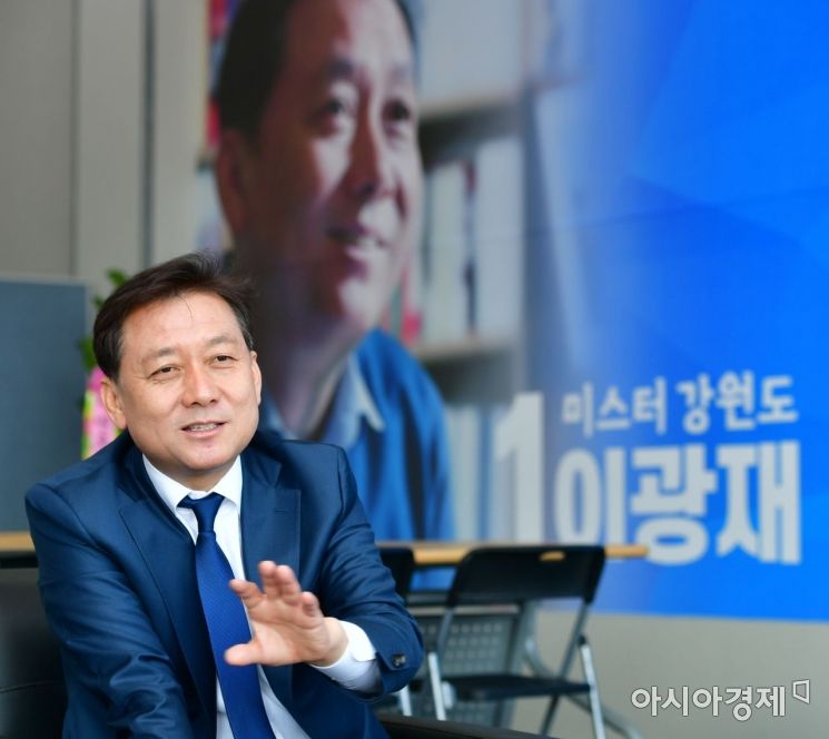 '노무현vs이명박 대리전'…원주 이광재, 경합 우위 속 긴장감
