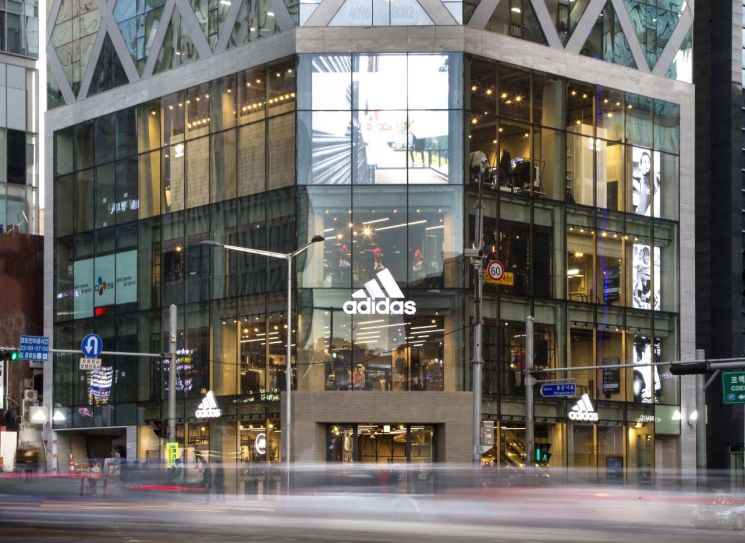 아디다스, 대구지역 의료진에 마스크 1만장 기부