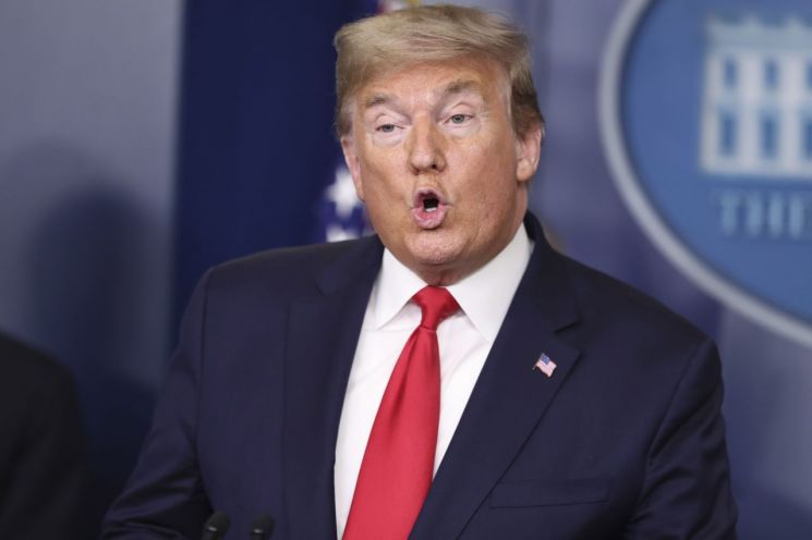 트럼프 "'중국 바이러스' 발언 후회 안해…단어 사용은 안할 것"