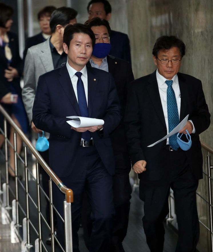 민주당, 2개월치 국회의원 수당 50% 코로나19 성금으로 기부