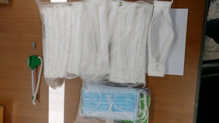 “고생하세요, 여러분. 감사합니다”… 익명 기부자 수제 마스크 보내온 사연?