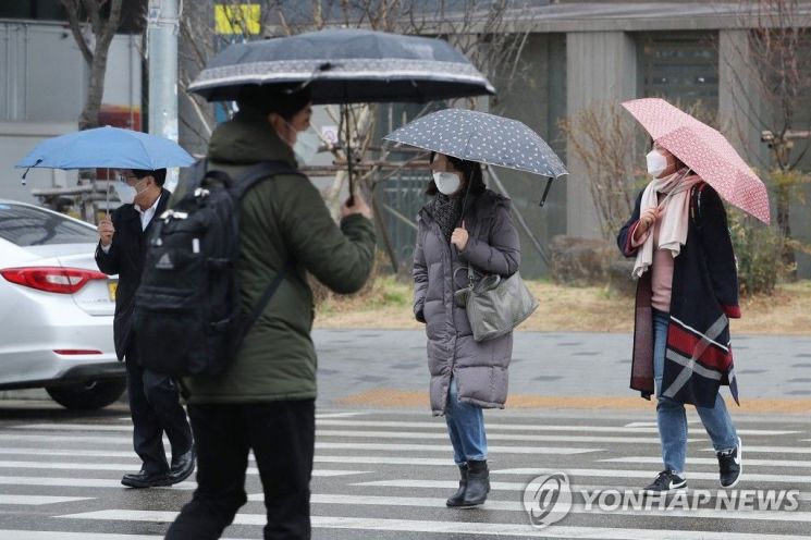 [오늘날씨]오전 비 그치고 쌀쌀…미세먼지 '좋음'