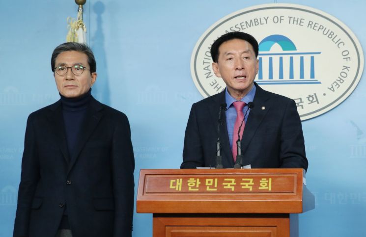 김석기 의원(오른쪽) [이미지출처=연합뉴스]