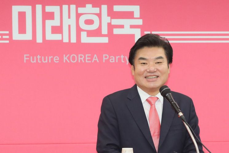 통합당, '비례 7명' 셀프제명…한국당 의원 17명으로 늘어