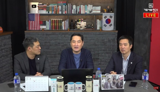 유튜브 채널 '가로세로 연구소' 왼쪽부터 김용호 전 연예부 기자, 강용석 변호사, , 김세의 전 MBC 기자.사진=해당 방송 캡처