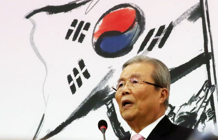 김종인 "소득 하위 70%에 100만원, 신중함 없는 인기영합 정책"