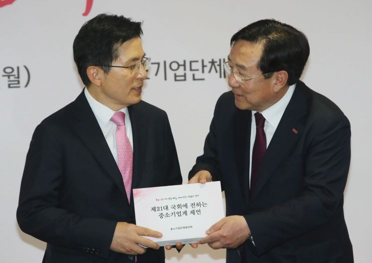 황교안 "코로나 이전부터 경제 추락…文정권 경제 정책 심판해야"