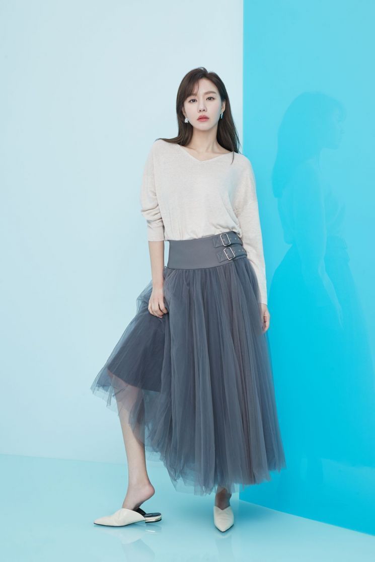 '엣지 배우' 김아중, SUMMER 화보 공개