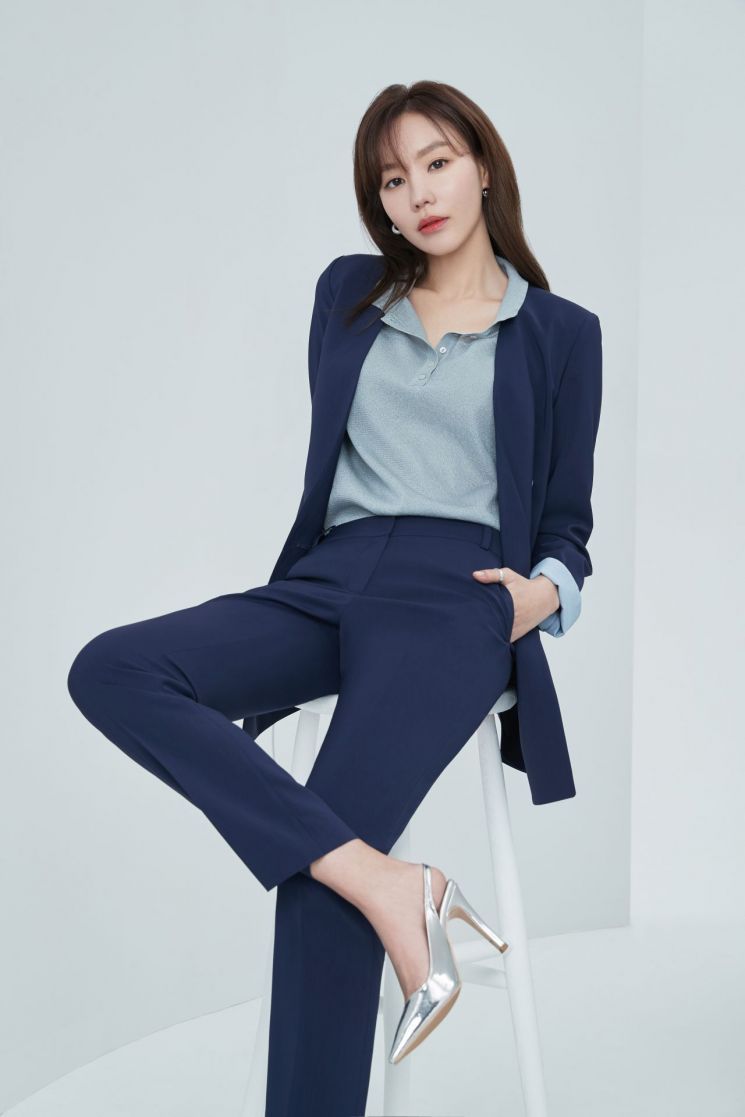 '엣지 배우' 김아중, SUMMER 화보 공개 "여름 느낌 물씬"