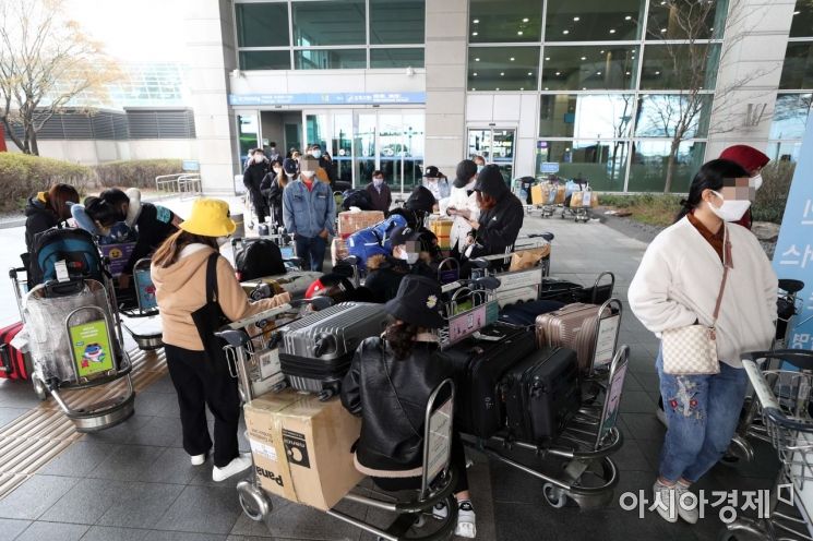 [속보] 서울 코로나19 확진자 8명 추가 … 6명 미국서 입국