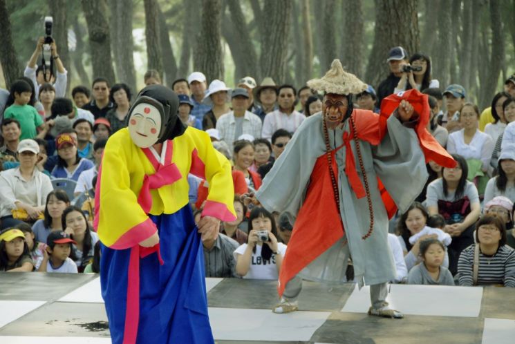 '한국의 탈춤' 인류무형문화유산 등재 첫 발 뗐다