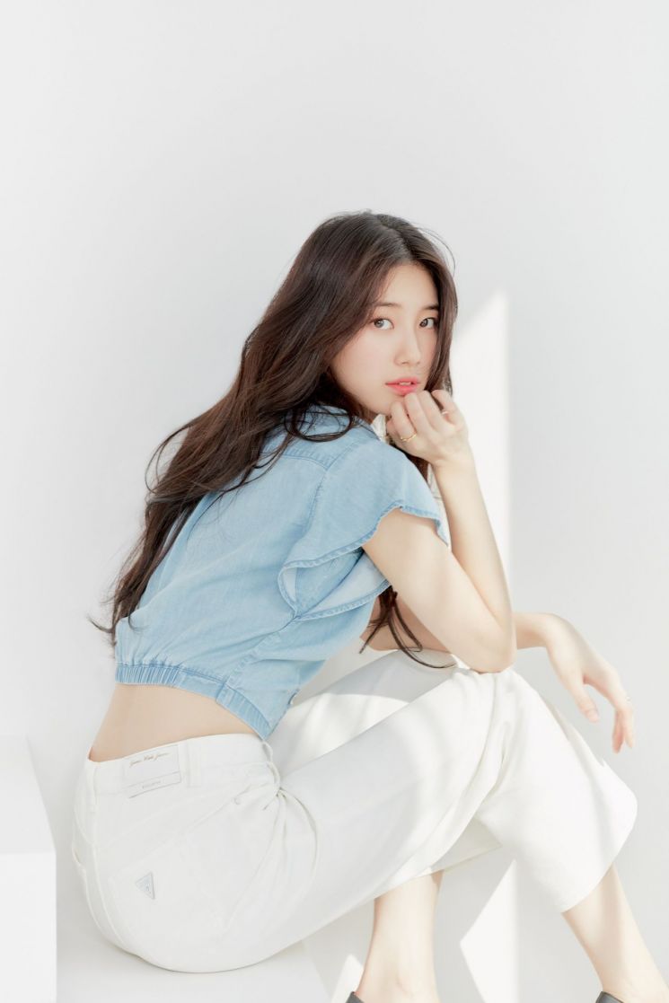 수지의 게스(GUESS), '와이드 진 컬렉션'