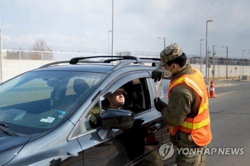 주한미군, 용산·평택 기지 코로나 확산에 19일까지 '자택 대기령'