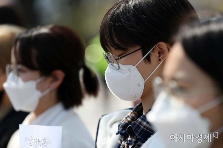 코로나19 연구 급증.. 한국 '진단과 신약' 집중