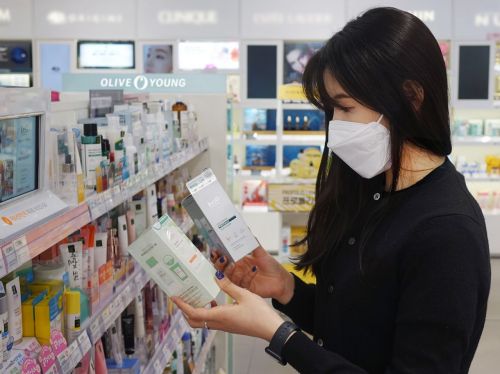 마스크 속 간지러운 피부…선크림도 트러블케어 제품 '인기'