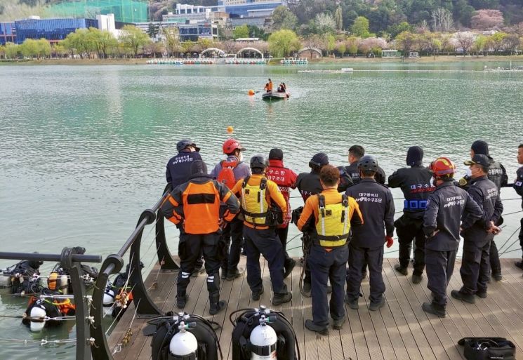 대구 수성못에서 20대 여성 실종 … 경찰, 나흘째 수색