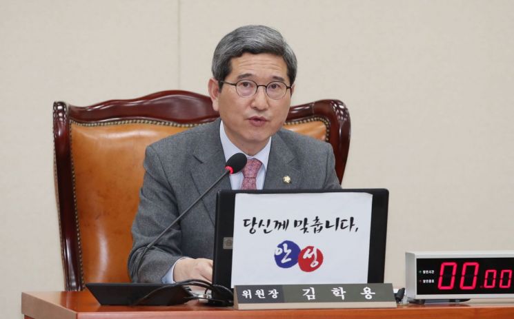 김학용, 민주당 이규민 후보 선관위 고발…"허위사실 반복게재"