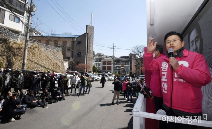 [포토] 옥인동 거리 유세하는 황교안 후보