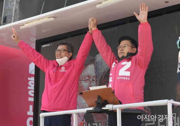 [포토] 지지 호소하는 황교안과 박형준